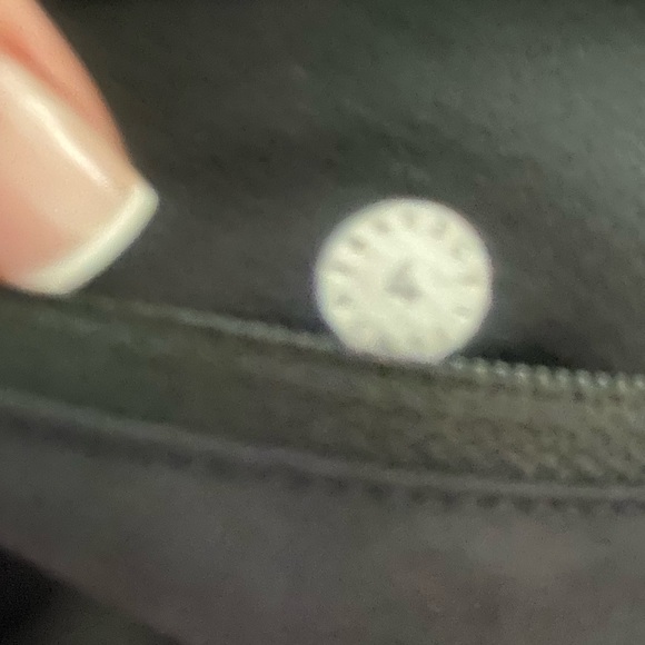 LULULEMON RUN TIME SHORTS. - Picture 6 of 6